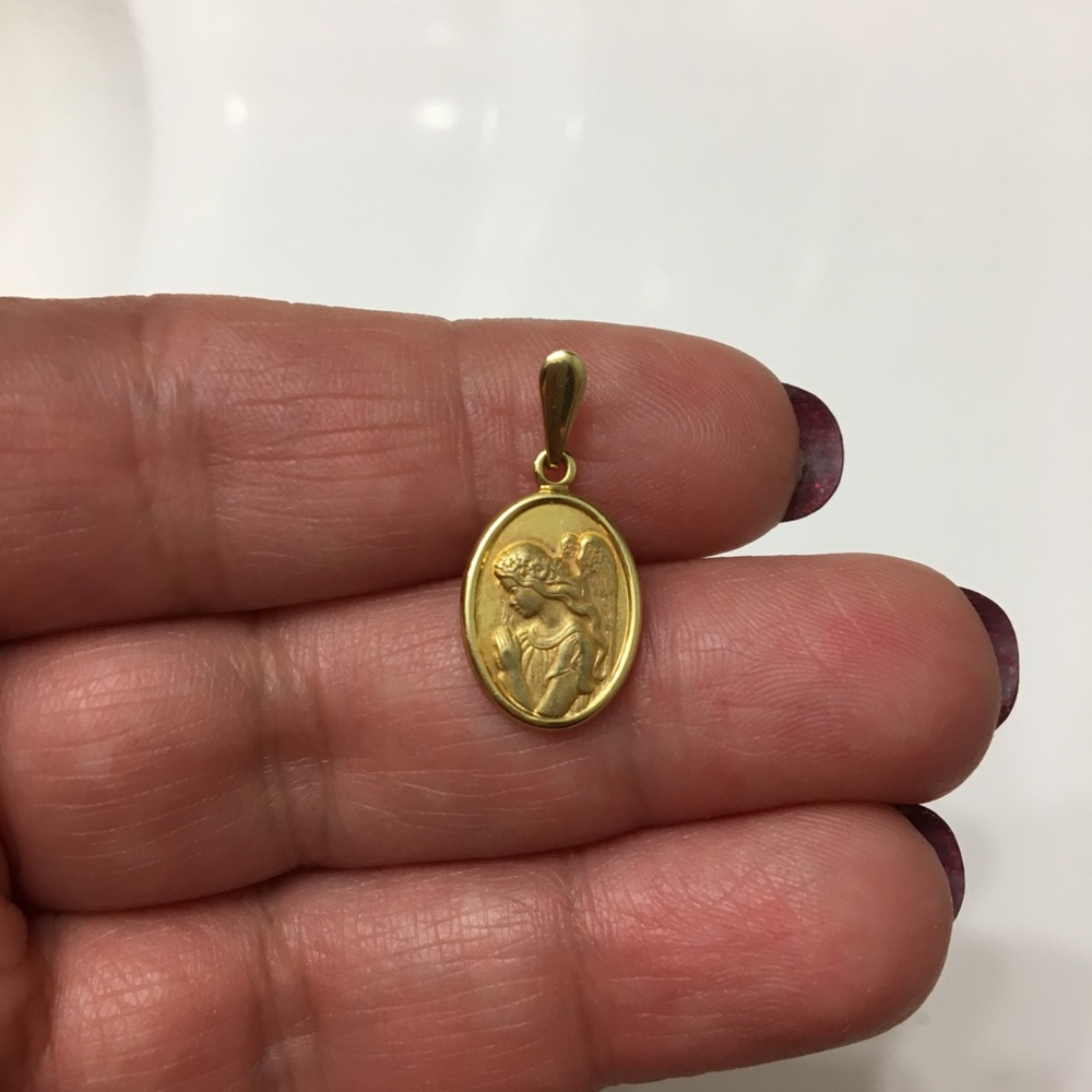 Gold pendant